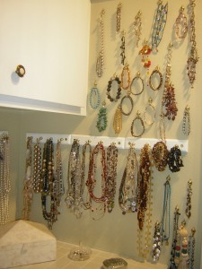 jewelry-org-on-wall-225x300